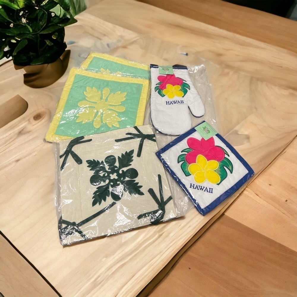 Hawaiian Quilt Trivets Folding Tray Breadfruit Oven Mitt Pot Holder 5 Pieces
